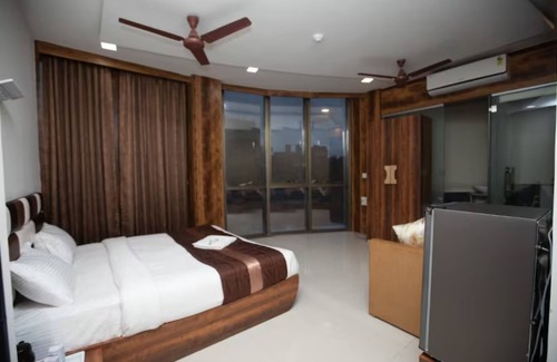 Kandivali Hotel | Goroomgo Avirahi Mumbai