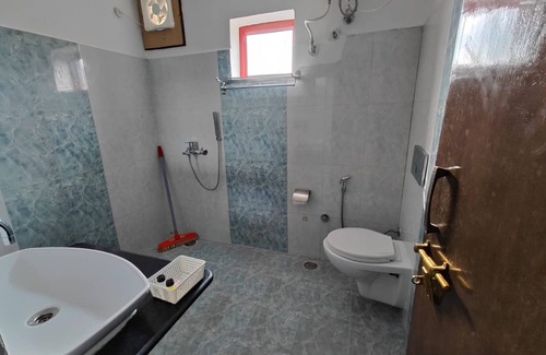Chachian Hotel | Goroomgo Bagora Heights Palampur