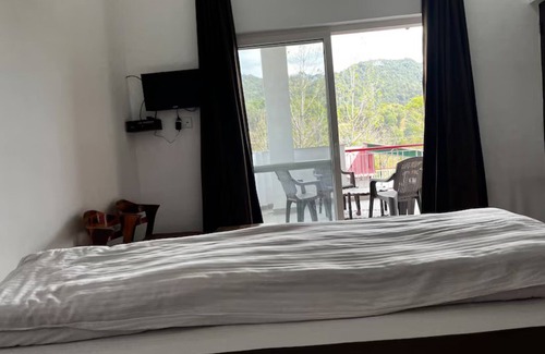 Chachian Hotel | Goroomgo Bagora Heights Palampur