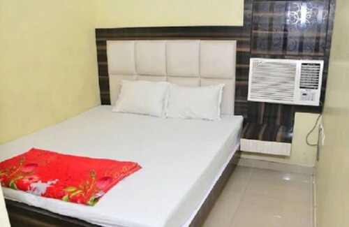 Kolkata Hotel | Goroomgo Dev Guest House Howrah Kolkata