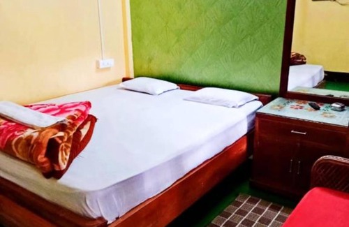 Lataguri Hotel | Goroomgo Green Gold Resort Lataguri