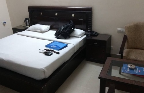BHEL Township Hotel | Goroomgo Hotel Jasmine Haridwar