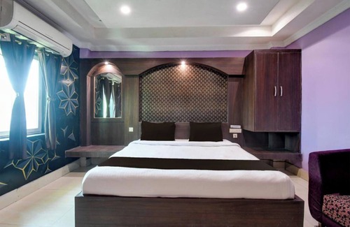 Pitampura Hotel | Goroomgo Hotel Park View Delhi