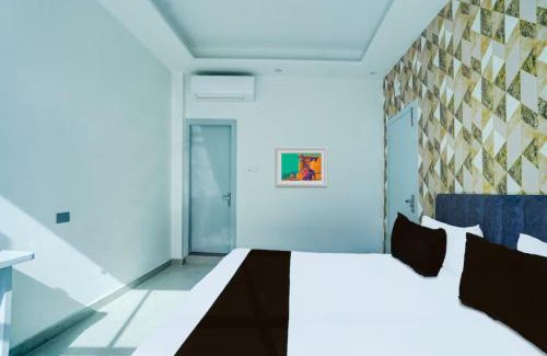 Varanasi Hotel | Goroomgo Hotel Sidhi Vinayak Inn -Enjoy free Wifi - free Parking And Housekeeping Facilities- Restaurent Available