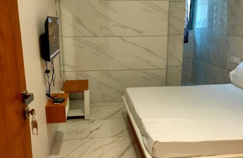 GIDC Hotel | Goroomgo Janata Inn Gujarat