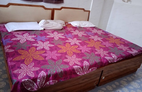 Rajgir Hotel | Goroomgo Kameshwar Bhawan Rajgir