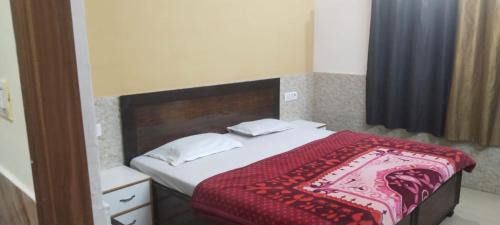 Mathura Hotel | Goroomgo Kunj Residency Mathura Near Bus Stand - Parking Facility & Restrurant