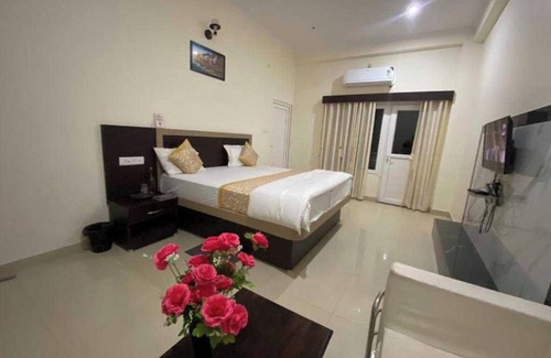 Varanasi Hotel | Goroomgo Nath Palace Varanasi