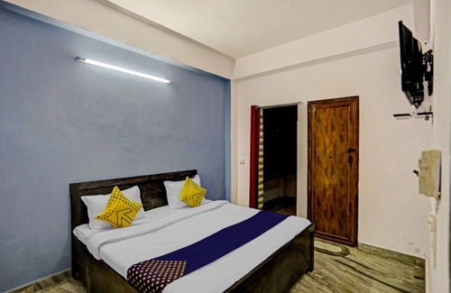 Sector 27 Hotel | Goroomgo Raj hotel vip Noida