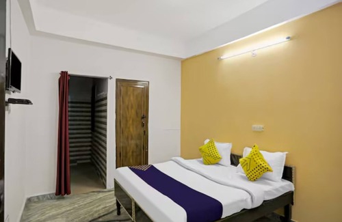 Sector 27 Hotel | Goroomgo Raj hotel vip Noida