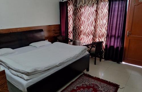 Nainital Hotel | Goroomgo Rohila Lodge Nainital Near Naini Lake - Luxury Room Mountain View
