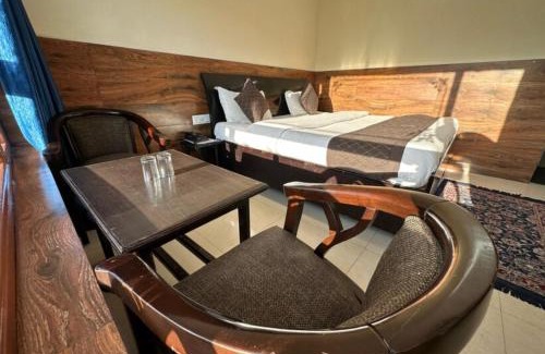 Nainital Hotel | Goroomgo Rohila Lodge Nainital Near Naini Lake - Luxury Room Mountain View