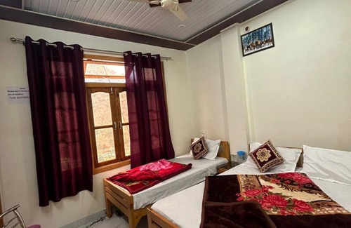 Uttarkashi Hotel | Goroomgo Royal Sainik mando