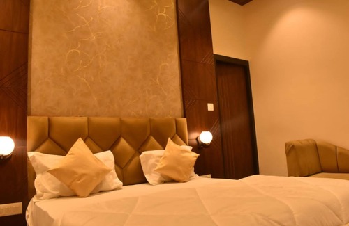 Chhabra Hotel | Goroomgo S.K. Plaza Chhabra