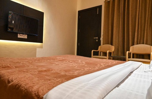 Pathankot Hotel | Goroomgo Shamyana Hotel Punjab