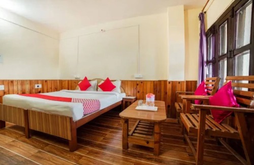 Kausani Hotel | Goroomgo Shivay Kausani