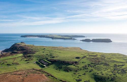 Penally House | Gorse Cottage - Sea Views Village Centre