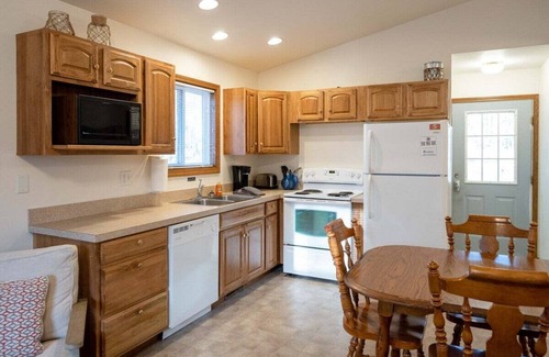 Saugatuck Cottage | Goshorn Lake Resort Cottage #4