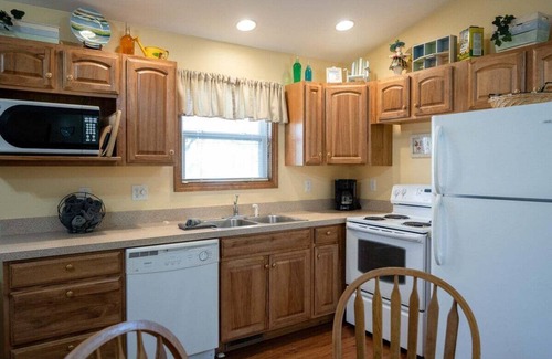 Saugatuck Cottage | Goshorn Lake Resort Cottage #9