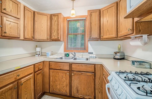 Saugatuck Cottage | Goshorn Lake's Endless Summer | Cottage in Saugatuck w/pool access