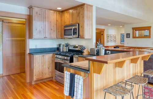 Langley House | Goss Lake Chalet - Craftsman Lakeside Home