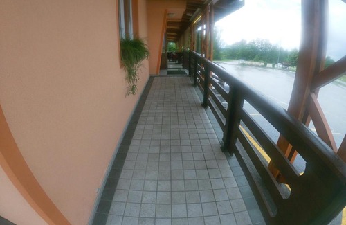 Sentjernej Hotel | Gostišče pri Slavcu