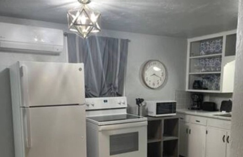 Central Oklahoma City Apartment | Got the blues? Check out this cozy little garage apt for a relaxing getaway.