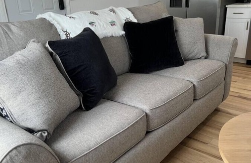 Geneva-on-the-Lake House | GOTL Comfy Cottage- Sunset Vacation Rentals