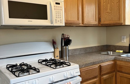 Geneva-on-the-Lake House | GOTL Hideaway Hut- Sunset Vacation Rentals