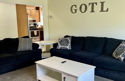 Geneva-on-the-Lake House | GOTL Winery Mansion- Sunset Vacation Rentals
