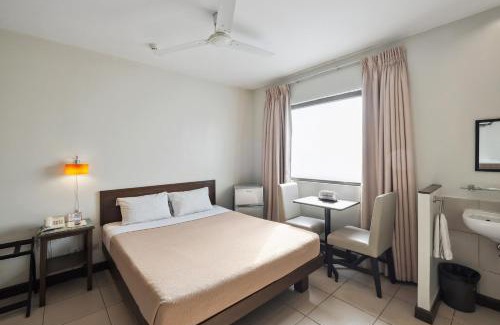 Sampaloc Hotel | Governor Forbes Inn - Manila City Center