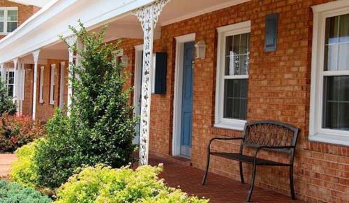 Falls Church Hotel | Governor House Inn Arlington/Falls Church