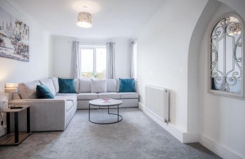 Port-Eynon Apartment | Gower Hideaway - 3 Bed Apartment - Ocean Breeze