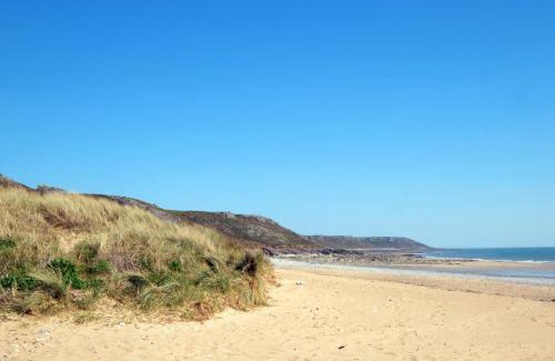 Port-Eynon Apartment | Gower Hideaway - 3 Bed Apartment - Ocean Breeze