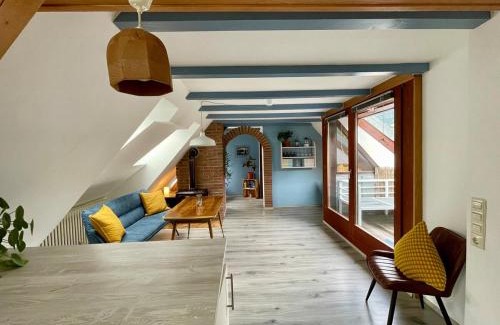 Prag Apartment | Grüner Wohnen im Alten Schulhaus