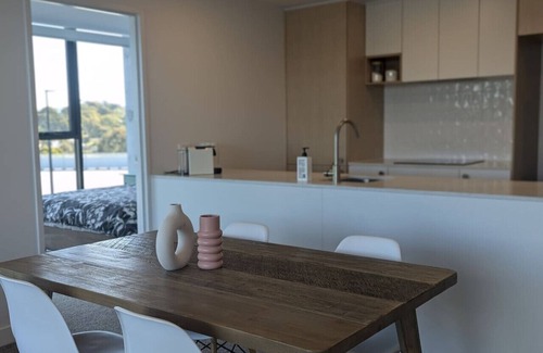 Phillip Apartment | "Grace" 2B2B Modern Apartment in Woden