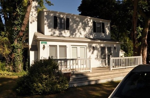 Union Pier Cottage | Grace Cottage-Pet-friendly, open all year! Lake Michigan beach access!