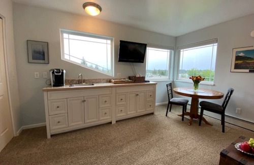 Homer Apartment | Gracie's Homer House; Home With A View