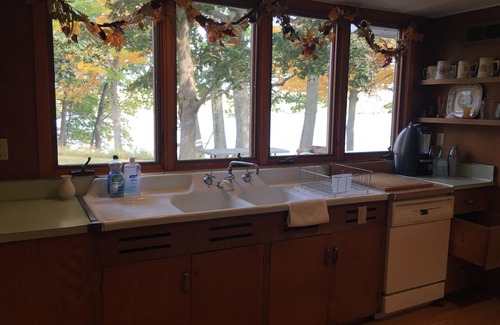 Cazenovia House | Gracious Mid-Century Modern-Right on Cazenovia Lake, with Expansive Grounds