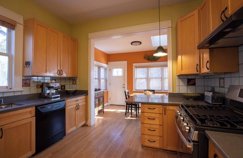 Edgewater House | Gracious, spacious vintage home in a terrific neighborhood near the lake