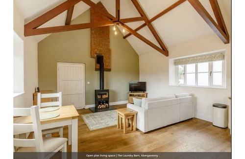Llantilio Crossenny House | Grade II listed - one bedroom barn conversion