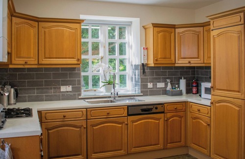 Swindon Cottage | Grade II Listed Coach House Near the Cotswolds & Oxford