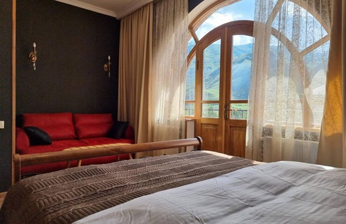 Stepantsminda Bed & Breakfast | GRAF KAZBEGI