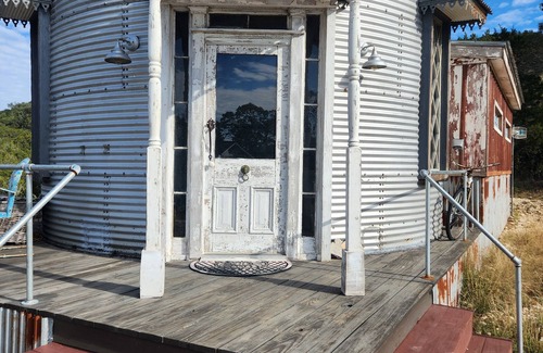Center Point Cabin | Grain Bin Cabin in the Country