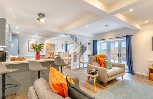 Kenn House | Grain Store - Orange Elephant