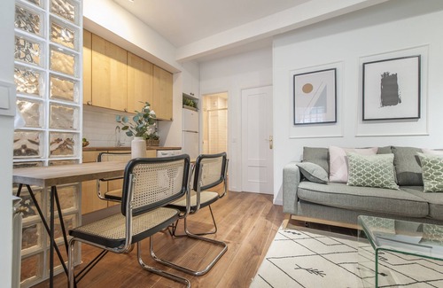 Palacio Apartment | Gran Via VI-cozy downtown apartment