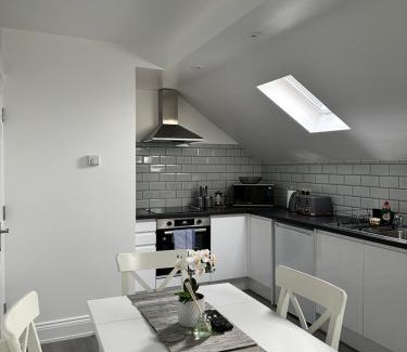 North Shore Apartment | Granada Apartments Holmfield Rd