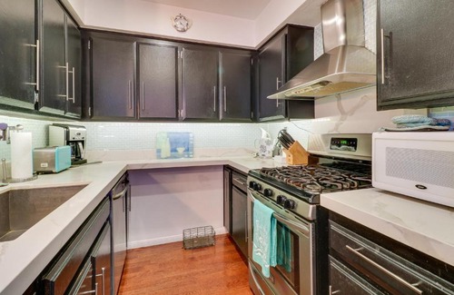 Granada Hills South Apartment | Granada Hills Condo with Community Pool and Workspace