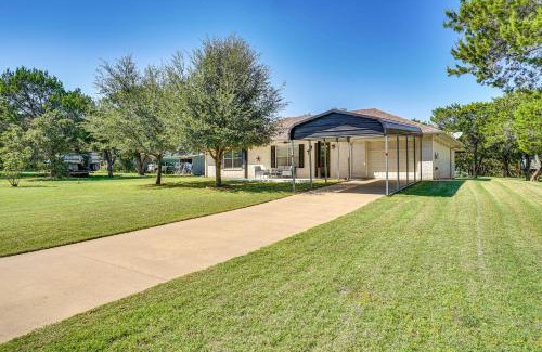 Granbury House | Granbury Cottage, Steps to Lake and Dock!