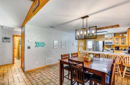 Granbury House | Granbury Home w/Waterfront Deck: 5 Mi to Downtown